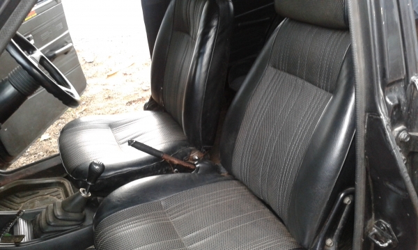 ขายรถเก๋งโบราณ2คันดิสสัน4ประตู120yและฟอร์ดเปิดประทุนสถาพสวย