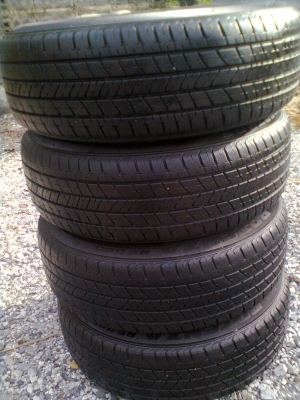 ขายแม็กพร้อมยาง 4 รู ขอบ15 สีน้ำตาลไหม้ 185/60R15 บริสโตร์ ยางปี10 สวยๆ 1 ชุด พร้อมน๊อต 16 ตัวตอนมารับของ