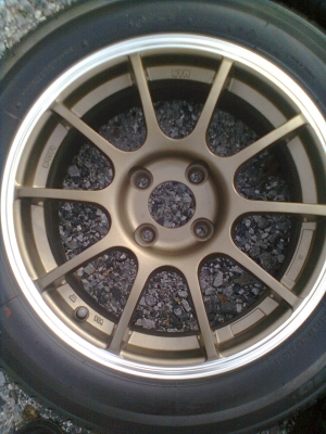 ขายแม็กพร้อมยาง 4 รู ขอบ15 สีน้ำตาลไหม้ 185/60R15 บริสโตร์ ยางปี10 สวยๆ 1 ชุด พร้อมน๊อต 16 ตัวตอนมารับของ