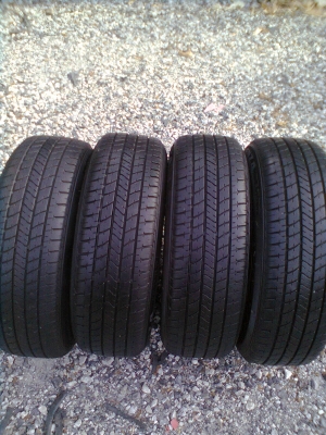 ขายแม็กพร้อมยาง 4 รู ขอบ15 สีน้ำตาลไหม้ 185/60R15 บริสโตร์ ยางปี10 สวยๆ 1 ชุด พร้อมน๊อต 16 ตัวตอนมารับของ