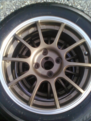 ขายแม็กพร้อมยาง 4 รู ขอบ15 สีน้ำตาลไหม้ 185/60R15 บริสโตร์ ยางปี10 สวยๆ 1 ชุด พร้อมน๊อต 16 ตัวตอนมารับของ