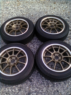 ขายแม็กพร้อมยาง 4 รู ขอบ15 สีน้ำตาลไหม้ 185/60R15 บริสโตร์ ยางปี10 สวยๆ 1 ชุด พร้อมน๊อต 16 ตัวตอนมารับของ