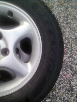 ขายแม็กHONDAพร้อมยาง 4 รู ขอบ14 185/65R14 ยางดีสโตร์ ปี11 สวยๆ 1 ชุด