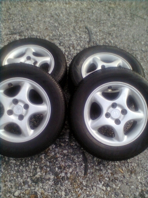 ขายแม็กHONDAพร้อมยาง 4 รู ขอบ14 185/65R14 ยางดีสโตร์ ปี11 สวยๆ 1 ชุด