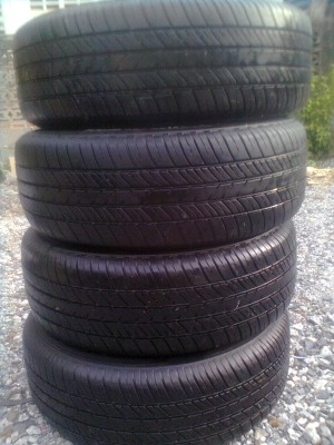 ขายแม็กHONDAพร้อมยาง 4 รู ขอบ14 185/65R14 ยางดีสโตร์ ปี11 สวยๆ 1 ชุด