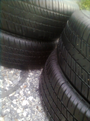 ขายแม็กHONDAพร้อมยาง 4 รู ขอบ14 185/65R14 ยางดีสโตร์ ปี11 สวยๆ 1 ชุด