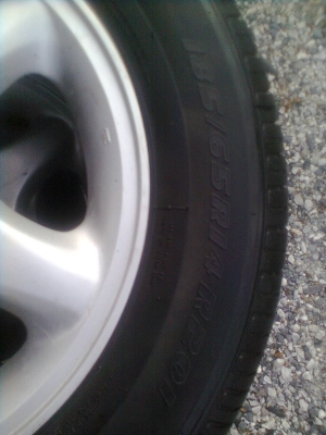 ขายแม็กHONDAพร้อมยาง 4 รู ขอบ14 185/65R14 ยางดีสโตร์ ปี11 สวยๆ 1 ชุด