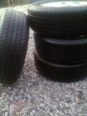 ขายแม็กHONDAพร้อมยาง 4 รู ขอบ14 185/65R14 ยางดีสโตร์ ปี11 สวยๆ 1 ชุด