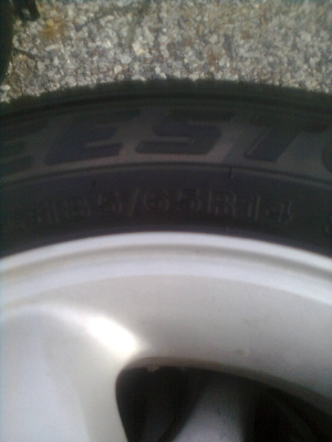 ขายแม็กHONDAพร้อมยาง 4 รู ขอบ14 185/65R14 ยางดีสโตร์ ปี11 สวยๆ 1 ชุด