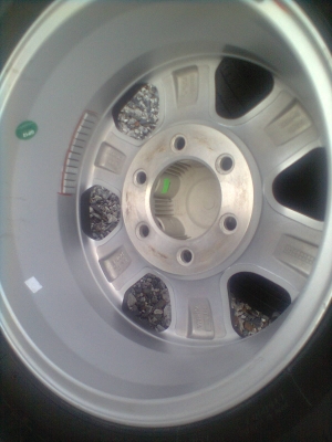 ขายแม็กออนิวเชฟพร้อมยาง 6รู ขอบ16 215/65R16 ยางบริสโตร์ ปี09  1 ชุด