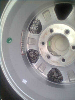 ขายแม็กออนิวเชฟพร้อมยาง 6รู ขอบ16 215/65R16 ยางบริสโตร์ ปี09  1 ชุด