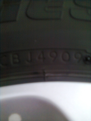 ขายแม็กออนิวเชฟพร้อมยาง 6รู ขอบ16 215/65R16 ยางบริสโตร์ ปี09  1 ชุด