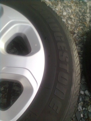 ขายแม็กออนิวเชฟพร้อมยาง 6รู ขอบ16 215/65R16 ยางบริสโตร์ ปี09  1 ชุด