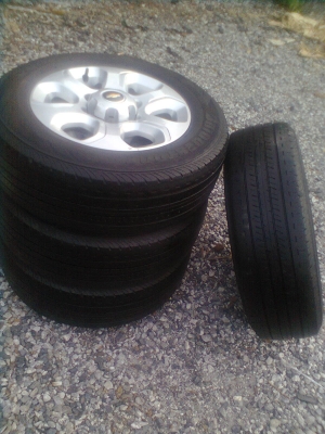 ขายแม็กออนิวเชฟพร้อมยาง 6รู ขอบ16 215/65R16 ยางบริสโตร์ ปี09  1 ชุด