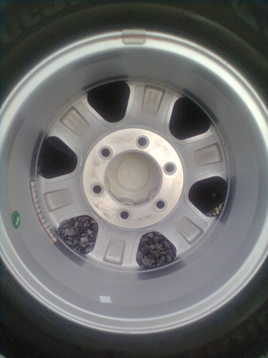 ขายแม็กออนิวเชฟพร้อมยาง 6รู ขอบ16 215/65R16 ยางบริสโตร์ ปี09  1 ชุด