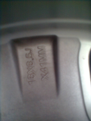 ขายแม็กออนิวเชฟพร้อมยาง 6รู ขอบ16 215/65R16 ยางบริสโตร์ ปี09  1 ชุด