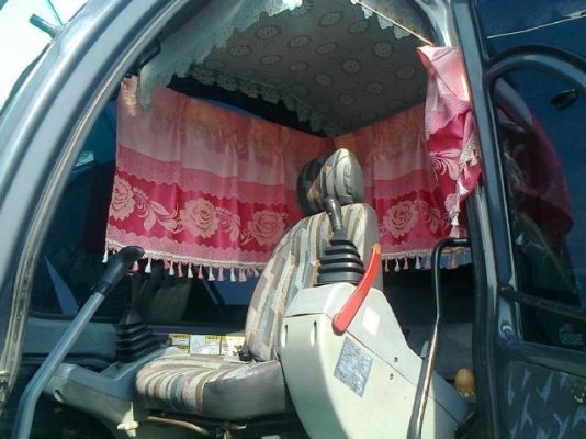 KOBELCO MARK V SUPER SK-120 สวยจัดทั้งคันสภาพรถเก่านอกครับ ภายในเก๋งสะอาดสวยครบ แอร์เย็น เครื่องแห้งแรงดีทำงานเร็วมาก บอดี้สวยจริงครับ ช่วงล่างเต็มโซ่บูทใบแทรกประมาณ 90\% พร้อมทำงานได้เลยไม่มีปัญหา เอกสารเล่มทะเบียนครบ ราคาต่อรองได้ครับ