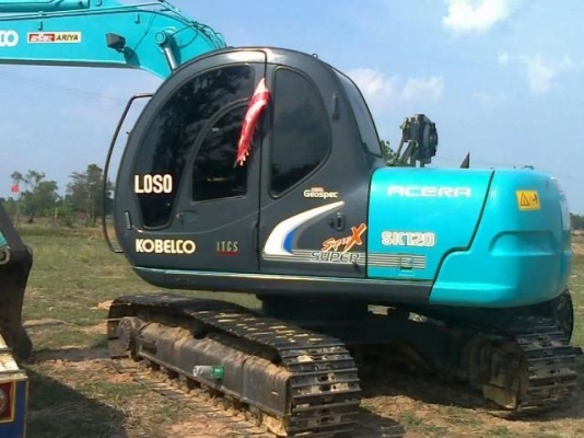 KOBELCO MARK V SUPER SK-120 สวยจัดทั้งคันสภาพรถเก่านอกครับ ภายในเก๋งสะอาดสวยครบ แอร์เย็น เครื่องแห้งแรงดีทำงานเร็วมาก บอดี้สวยจริงครับ ช่วงล่างเต็มโซ่บูทใบแทรกประมาณ 90\% พร้อมทำงานได้เลยไม่มีปัญหา เอกสารเล่มทะเบียนครบ ราคาต่อรองได้ครับ