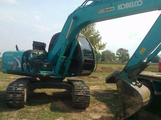 KOBELCO MARK V SUPER SK-120 สวยจัดทั้งคันสภาพรถเก่านอกครับ ภายในเก๋งสะอาดสวยครบ แอร์เย็น เครื่องแห้งแรงดีทำงานเร็วมาก บอดี้สวยจริงครับ ช่วงล่างเต็มโซ่บูทใบแทรกประมาณ 90\% พร้อมทำงานได้เลยไม่มีปัญหา เอกสารเล่มทะเบียนครบ ราคาต่อรองได้ครับ