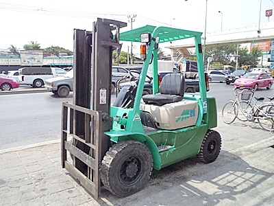 ขายรถยกมิตซูบิชิ 2 ตัน (รุ่นใหม่) เครื่องเบนซิน  กระบอกคู่   เสาสูง 3 เมตร  พวงมาลัยเพาเว่อร์  สีเดิมจากนอก นำเข้าจากญี่ปุ่น ใช้งานได้ทันที