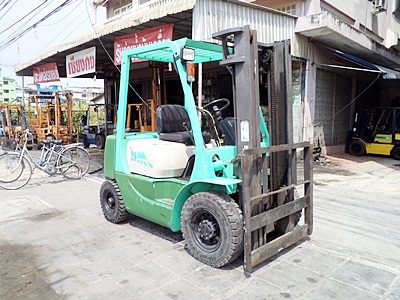 ขายรถยกมิตซูบิชิ 2 ตัน (รุ่นใหม่) เครื่องเบนซิน  กระบอกคู่   เสาสูง 3 เมตร  พวงมาลัยเพาเว่อร์  สีเดิมจากนอก นำเข้าจากญี่ปุ่น ใช้งานได้ทันที