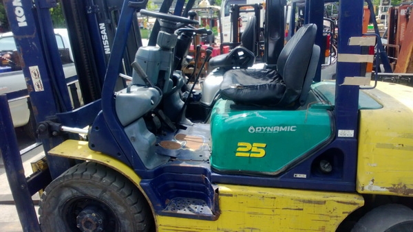 รถยกโคมัสสึรุ่น 12 น้ำหนักยก 2.5 ตัน เสาสูง 3 เมตร เครื่องดีเซล เกีรยร์ธรรมดา รถยกโคมัสสึรุ่น 12 น้ำหนักยก 2.5 ตัน เสาสูง 3 เมตร เครื่องดีเซล เกีรยร์ธรรมดา