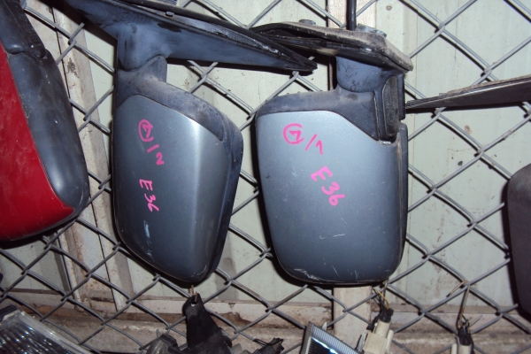 ขายกระจกมองข้างรถยนต์มีหลายรุ่นครับ