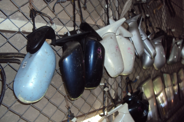 ขายกระจกมองข้างรถยนต์มีหลายรุ่นครับ