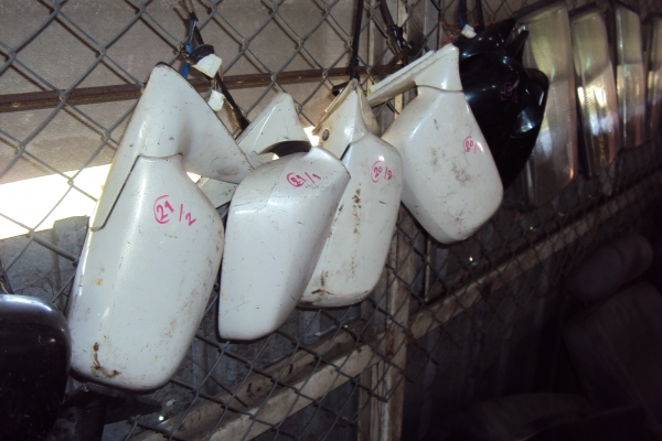 ขายกระจกมองข้างรถยนต์มีหลายรุ่นครับ