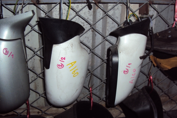 ขายกระจกมองข้างรถยนต์มีหลายรุ่นครับ