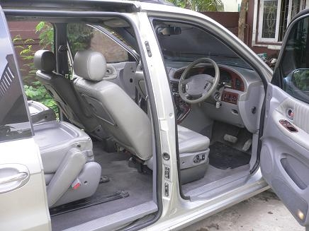 ขายรถครอบครัว KIA CARNIVAL 2.4 GS สีเทา เกียร์ออโต้ รถพร้อมใช้ เครื่องดี ไม่เคยติดแก็ส