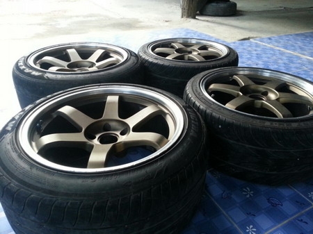 ขายTE37 18x5-114 หน้า 9.5+30 หลัง10.5+22 หน้าตรงหลังยกๆคับ สีเดิมนะคัล้อแท้ บ พร้อมยาง 255/45 265/35 ล้อเดิมไม่เคยซ้อม