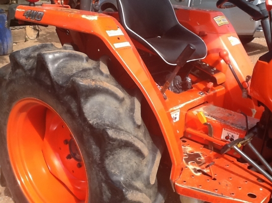 คูโบต้า L3408 4 WD 2 เพลา ตัวเปล่า ทำงาน 1280 ชั่วโมง