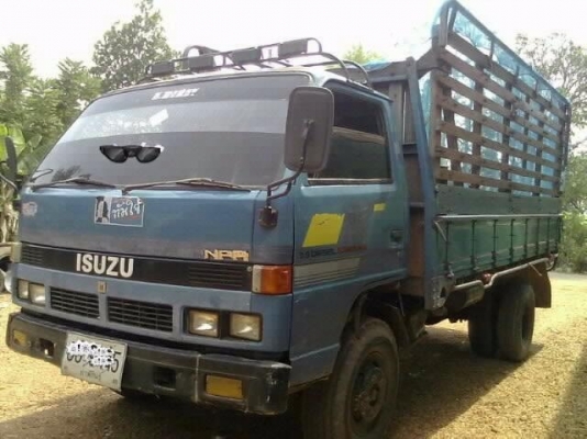 ISUZU NPR 115 HP 4BD1 กระบะเหล็กคอกไม้ความยาว 4.30 เมตรสภาพดี เครื่องแห้งแรงดี เกียร์ร็อกแล้ว ช่วงล่างคัชซีดีไม่ผุ เฟืองท้ายใหญ่ติด F แล้ว ยาง 8.25 ขอบ 16 สภาพดี 70\% พร้อมใช้งาน เอกสารทะเบียนครบพร้อมโอนครับ
