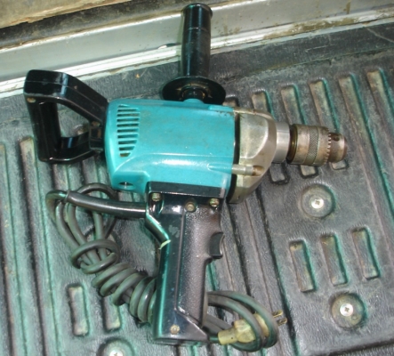 ขายสว่านไฟฟ้ารอบช้า makita 13mm. รุ่น 6013 B (620w.)