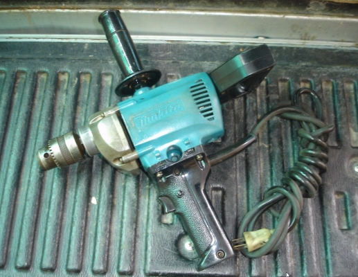 ขายสว่านไฟฟ้ารอบช้า makita 13mm. รุ่น 6013 B (620w.)