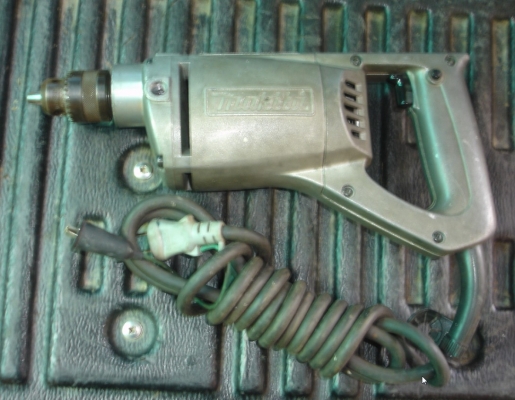 สว่านไฟฟ้า makita รุ่น 6401 (360w.)