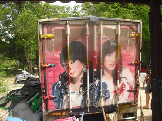 ตู้คอนเทนเนอร์ 6 ล้อ