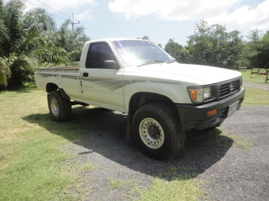 TOYOTA LN106 คานแข็งแท้ 4X4 ตัวนิยม เครื่อง 3L ปี 40 นำเข้าแท้แท้