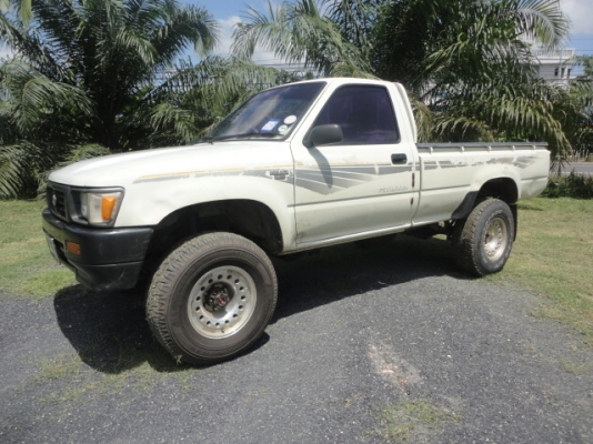 TOYOTA LN106 คานแข็งแท้ 4X4 ตัวนิยม เครื่อง 3L ปี 40 นำเข้าแท้แท้