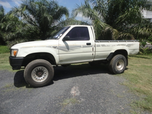 TOYOTA LN106 คานแข็งแท้ 4X4 ตัวนิยม เครื่อง 3L ปี 40 นำเข้าแท้แท้