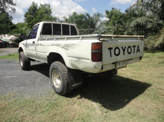 TOYOTA LN106 คานแข็งแท้ 4X4 ตัวนิยม เครื่อง 3L ปี 40 นำเข้าแท้แท้