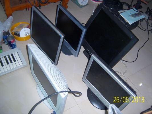 จอคอมพิวเตอร์ LCD แบบเหมาๆ ครับ จอคอมพิวเตอร์ LCD แบบเหมาๆ ครับ