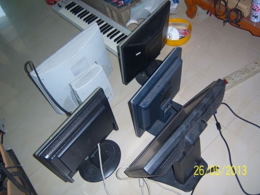 จอคอมพิวเตอร์ LCD แบบเหมาๆ ครับ จอคอมพิวเตอร์ LCD แบบเหมาๆ ครับ