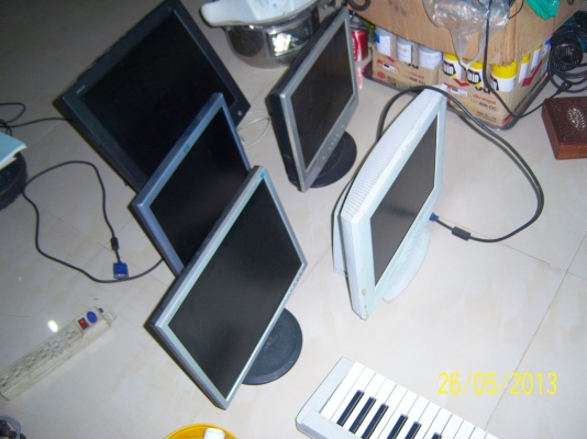 จอคอมพิวเตอร์ LCD แบบเหมาๆ ครับ จอคอมพิวเตอร์ LCD แบบเหมาๆ ครับ