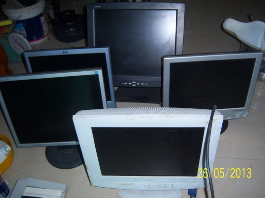 จอคอมพิวเตอร์ LCD  แบบเหมาๆ ครับ