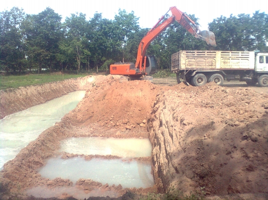 รับจ้างย้ายแผ่นดิน+ให้เช่า แบคโฮ hitachi zx 200  komutsu 7 pc200