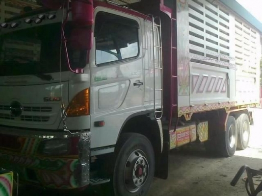 HINO MEGA SERIES 500 - 344 HP EURO3 ปี 55 รถพ่วงแม่+ลูก สวยจัดเหมือนใหม่ กระบะดั๊มพ์เหล็กคอกเกษตรของสามมิตรลอนเฉียงทั้งแม่ทั้งลูก ลูก 3 เพลาดั๊มพ์ความยาว 6.90 เมตร ภายในเก๋งสวยครบพร้อม ช่วงล่างยางสภาพดี 80\% ทั้งแม่ทั้งลูก เอกสารทะเบียนครบถูกต้องพร้อมโอนได
