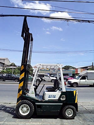 ขายรถยกTCM 2.5 ตัน  เครื่องเบนซิน กระบอกคู่ เสาสูง 3 เมตร พวงมาลัยเพาเว่อร์  สีเดิมจากนอก นำเข้าจากญี่ปุ่น ใช้งานได้ทันที