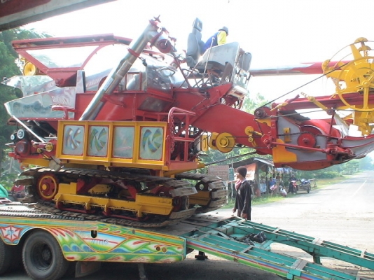 บริการขนส่ง รถไถ รถเกี่ยวข้าว อื่นๆ บริการขนส่ง รถไถ รถเกี่ยวข้าว อื่นๆ